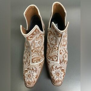 Elegant Floral Patterned Ankle Boots - Brown and Cream
